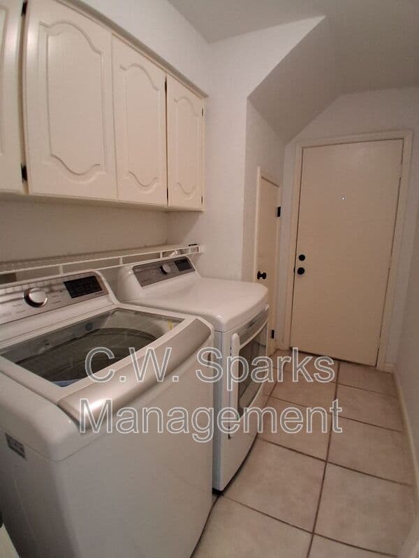 Grapevine House: 1503 Laguna Vista Way