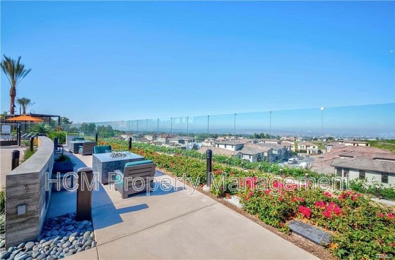 Lake Forest House: 437 Palermo