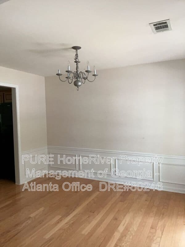 Kennesaw House: 1624 Hemburg Trce NW