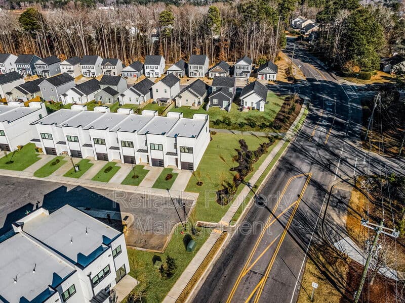 Clayton House: 22 S Laird Dr