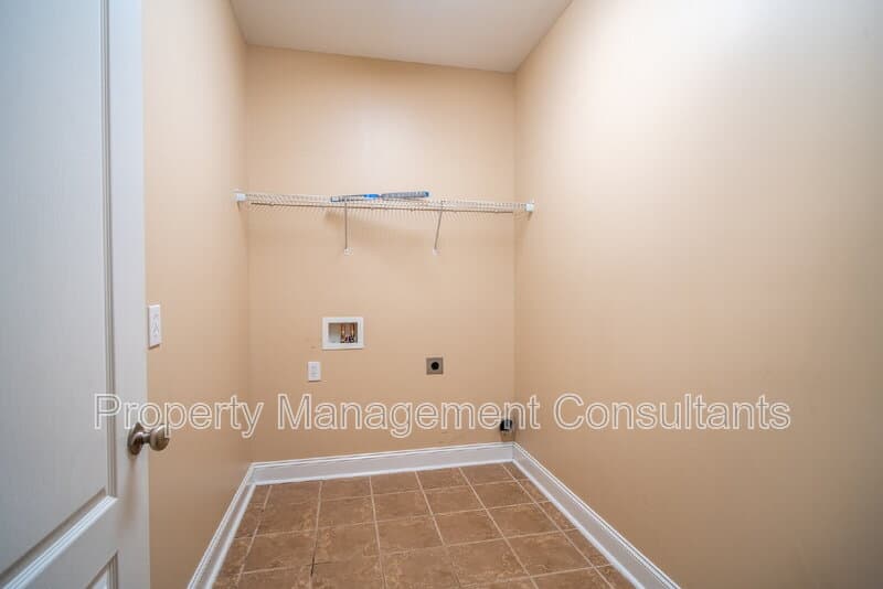 Madison House: 178 Sarah Jane Dr