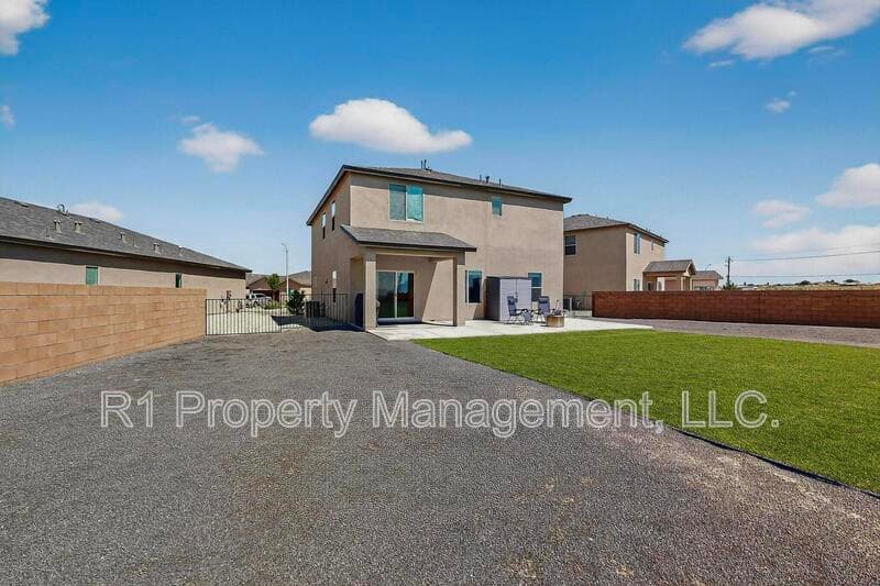 Rio Rancho House: 108 Hue Street