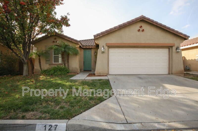 Hemet House: 127 Fuerte Ct