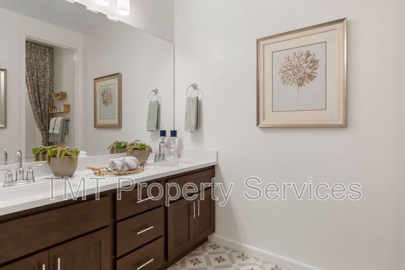 Sacramento Townhome: 31 Advantage Court