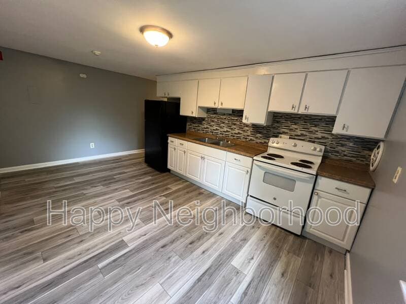 Meriden House: 16 Atkins StreetUnit 4
