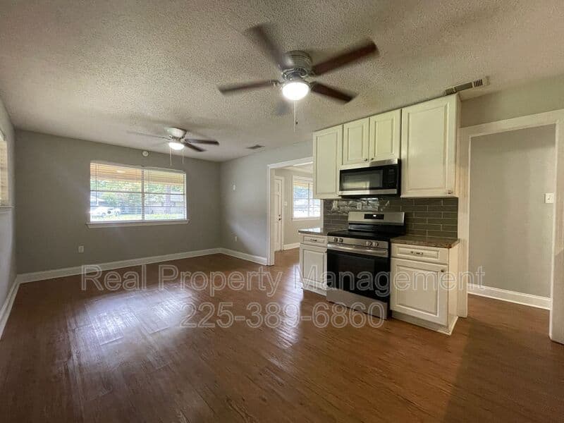 Baton Rouge House: 275 W Chalfont Dr.