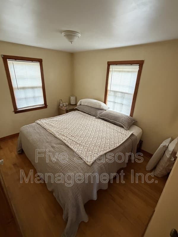Burlington Condo: 1083-1085 North Avenue - 3
