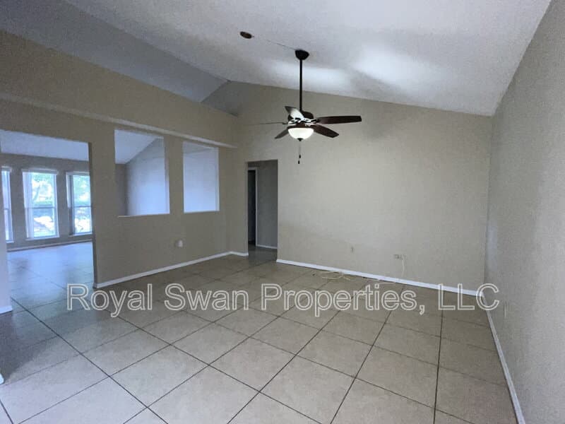 Lakeland House: 3812 Dovehollow Drive