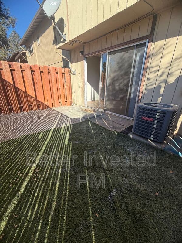 Ukiah Townhome: 972 Marlene