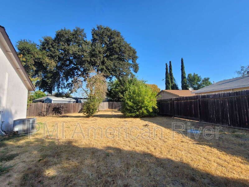 Sacramento House: 7933 Valley Green Drive
