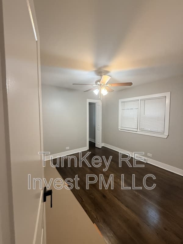 Oak Lawn House: 4328 West 109th Street