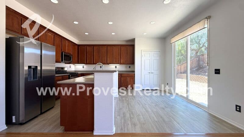 Hesperia House: 9172 Ocotillo Ave