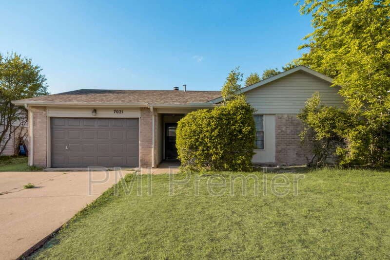 North Richland Hills House: 7021 Lincolnshire Ln