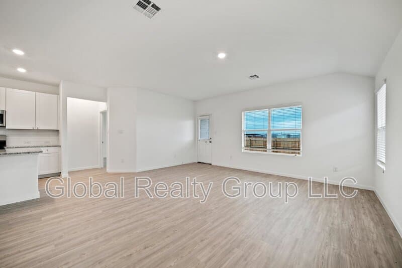Seguin House: 9105 Navarro Vis
