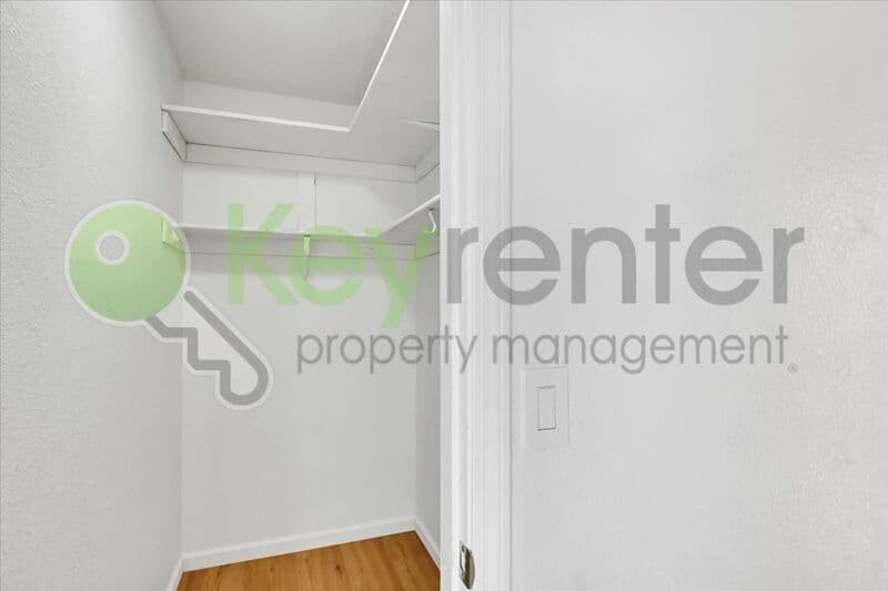 Sacramento House: 8428 Cassatt Way