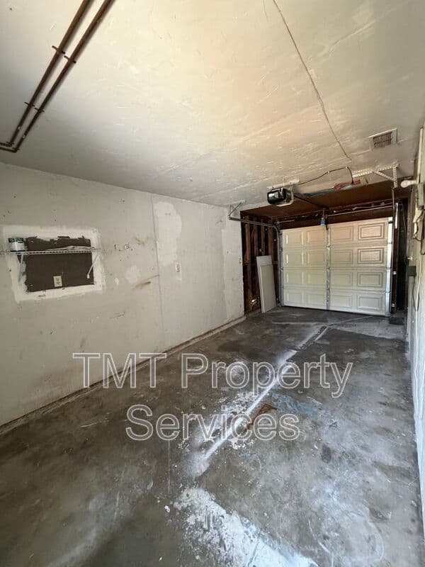 Sacramento House: 2124 Ethan Way