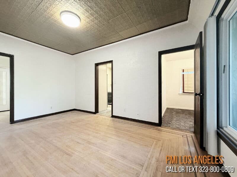 Los Angeles House: 7001 2nd Avenue