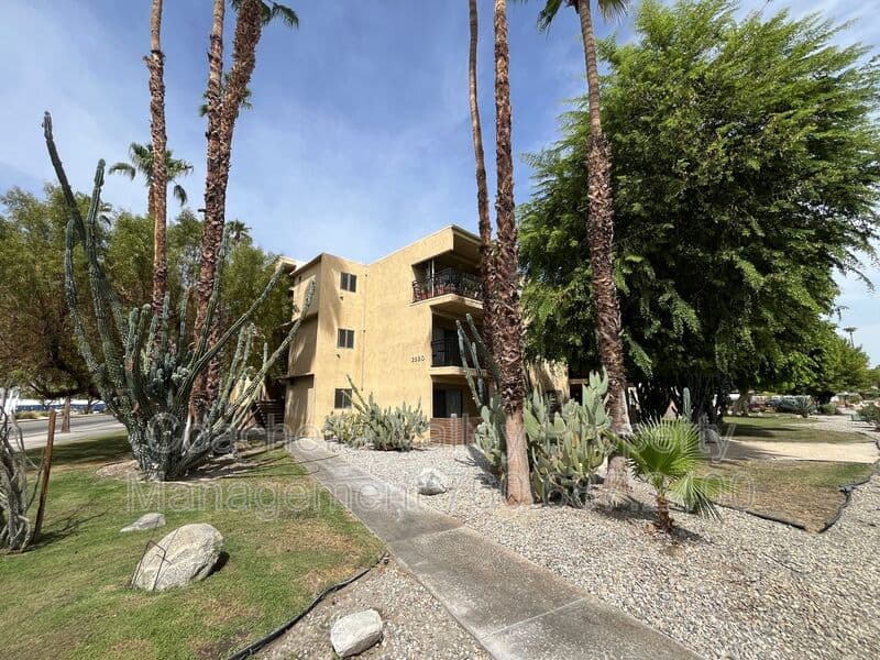 Palm Springs Condo: 2580 E Tahquitz Canyon Way