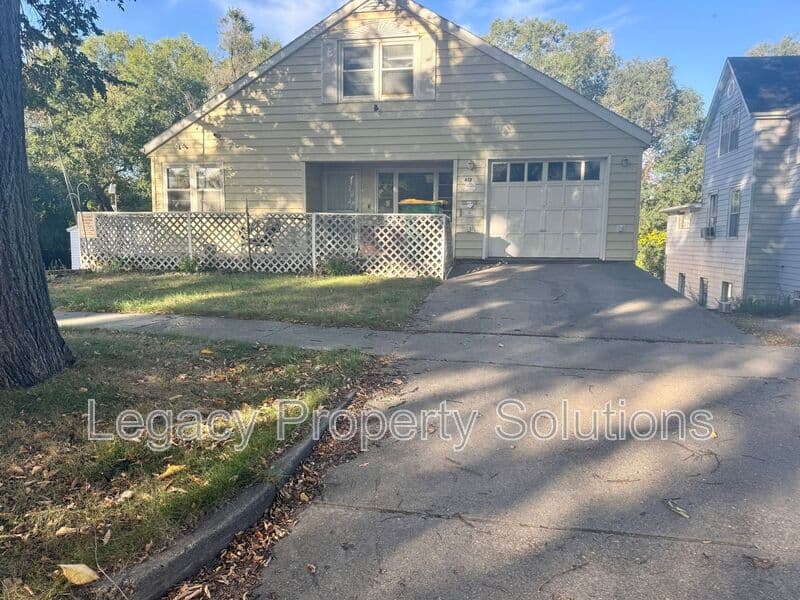 Bismarck House: 612 N 19th St