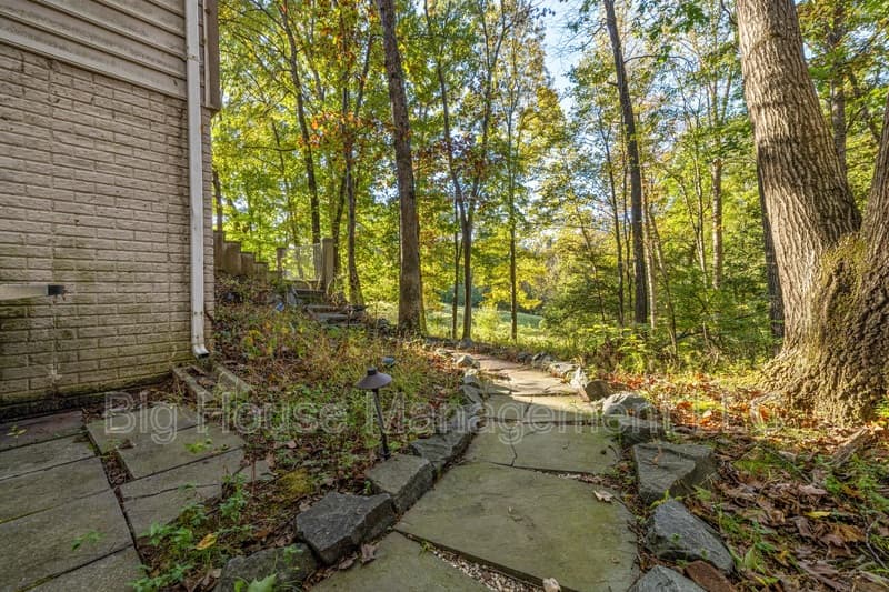 Sterling House: 47284 Grandview Pl