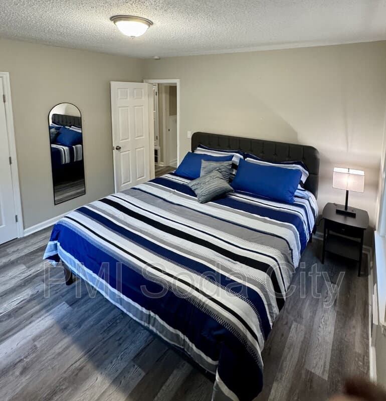 Columbia House: 3615 Truman Street
