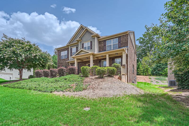 Suwanee House: 1610 Burgess Trl