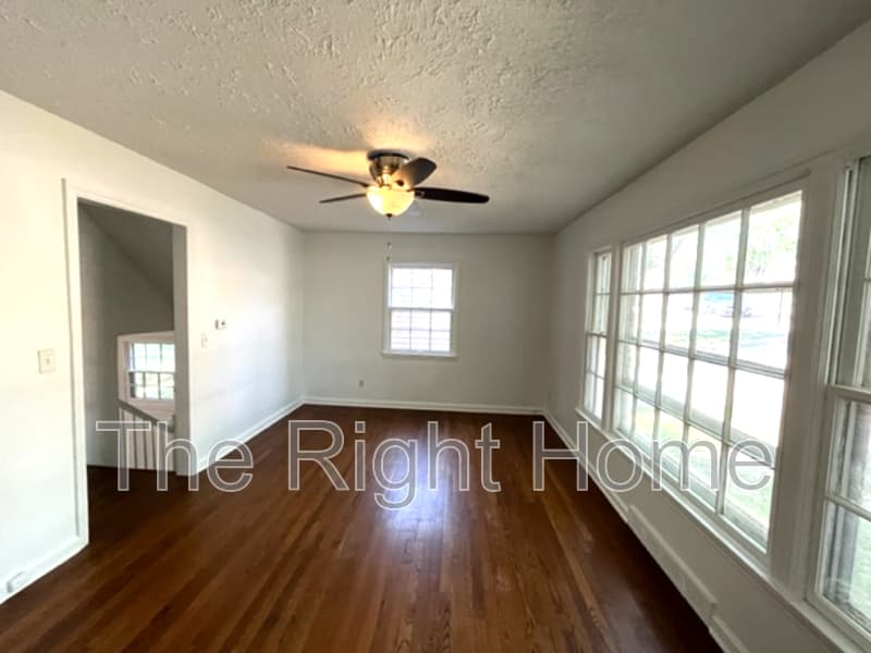 Omaha House: 6749 N 34th St
