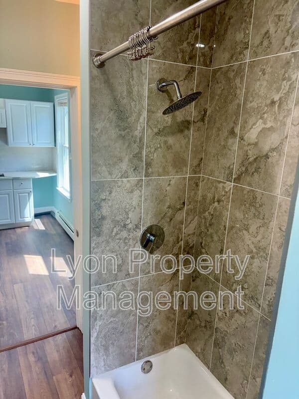 Lincoln Condo: 1 Grant Ave