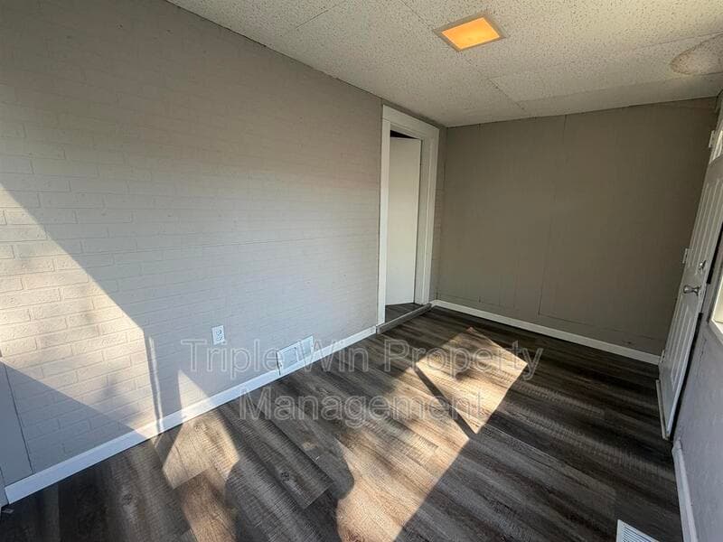 Saint Louis House: 3643 Boswell Ave