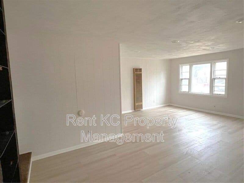 Kansas City House: 800 E 75th Terrace