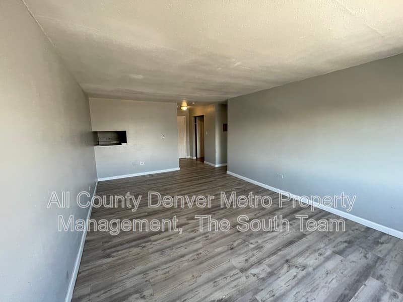 Aurora Condo: 1590 Clinton St