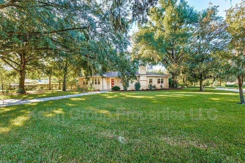 Lakeland House: 1203 Easton Dr