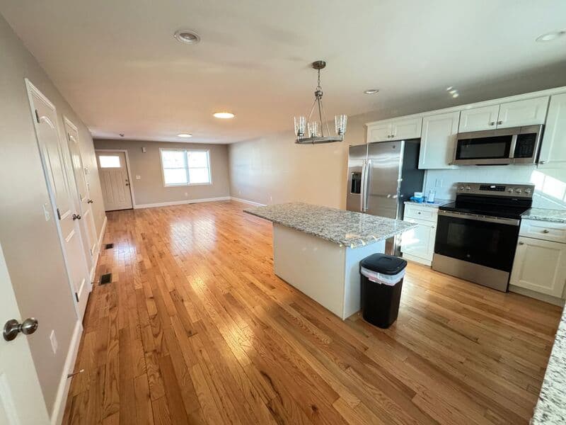 Holyoke Condo: 2 1/2 Vernon St