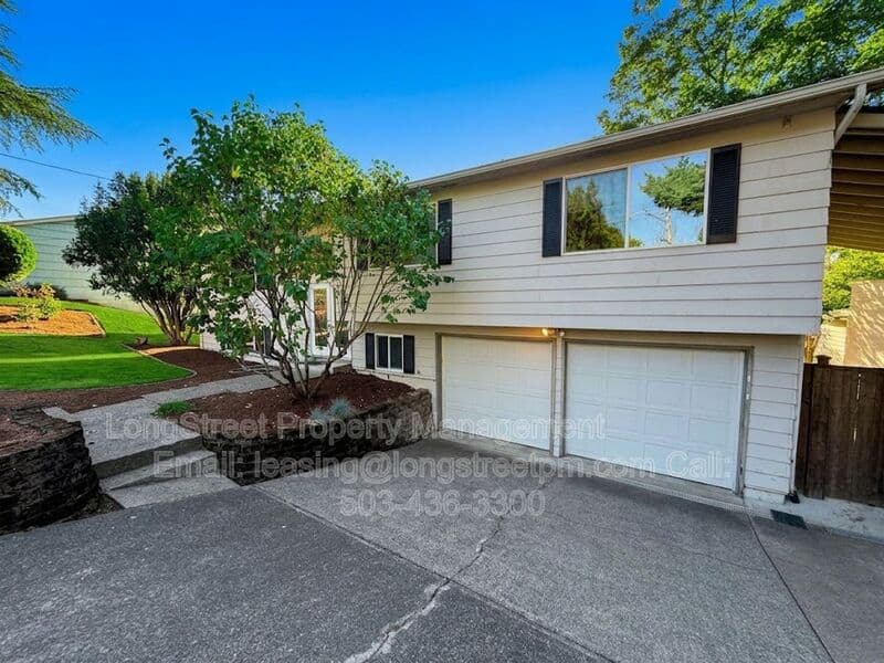 Salem House: 869 Meadowlawn Dr SE