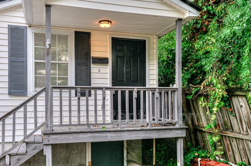 Augusta Condo: 1444 Heard Avenue - 1/2