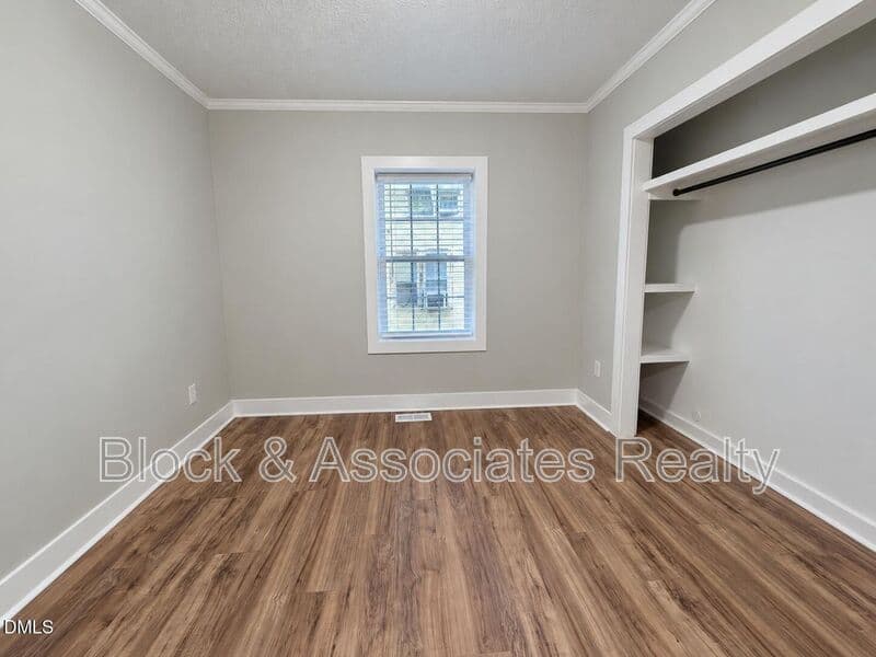FUQUAY-VARINA House: 135 N WEST ST