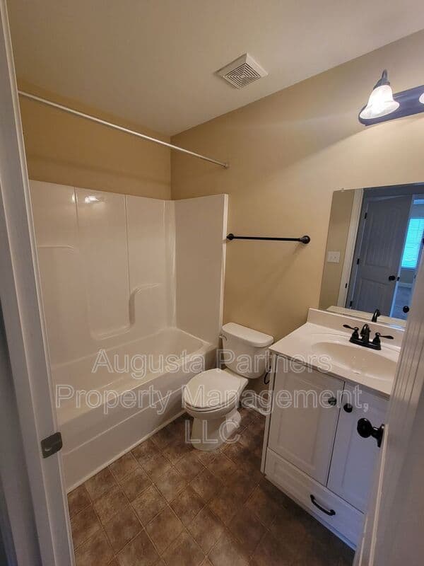 Augusta House: 1818 Verdery St