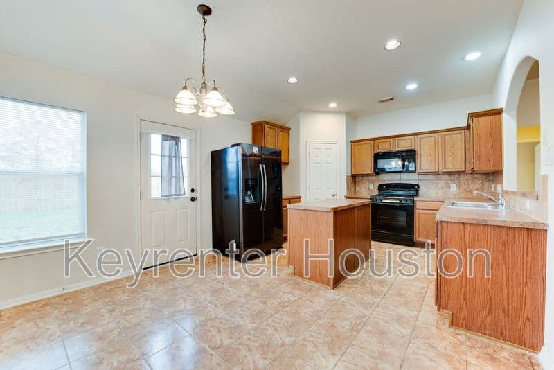 Houston House: 16014 Hidden Crest