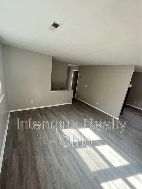 Cincinnati House: 6939 Gracely Dr