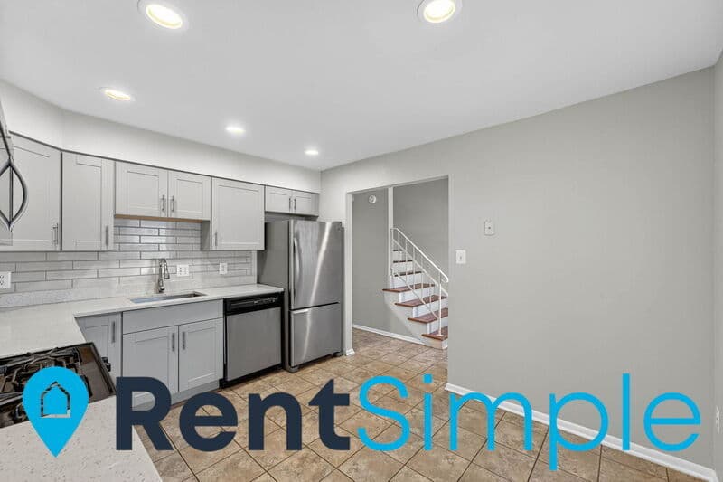Woodbridge Townhome: 14828 Ensor Ct.