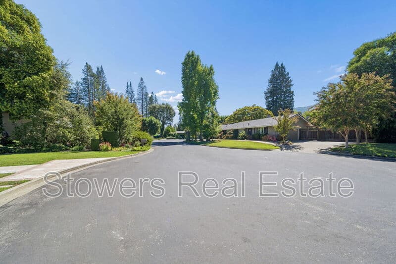 Danville House: 132 Glen Ct
