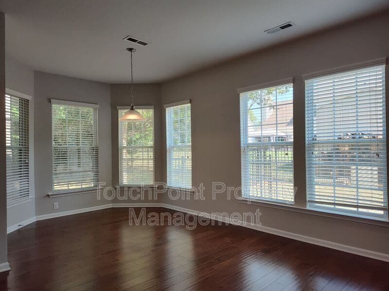 Charlotte House: 8611 Burnside Ln