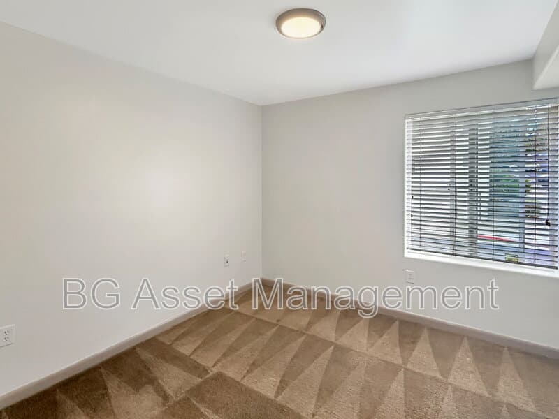 Oakland Condo: 1459 MacArthur Blvd