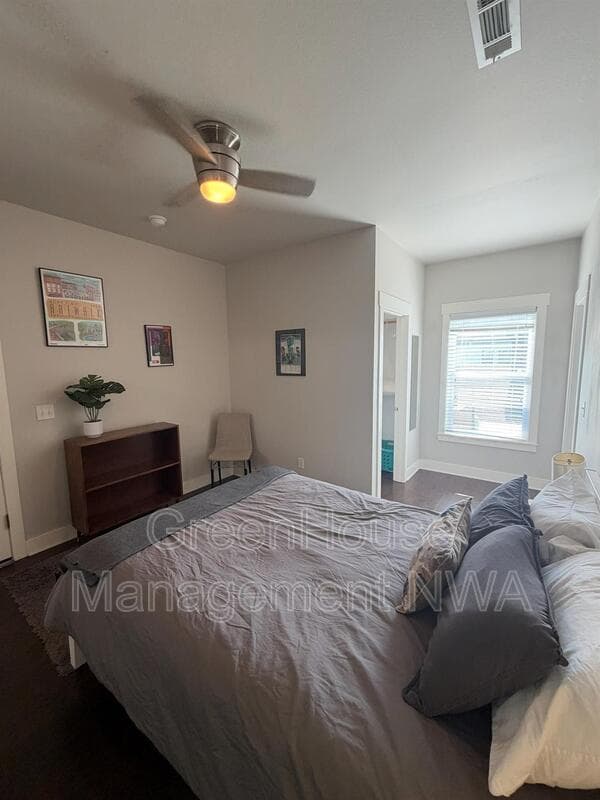 apt
Bentonville House: 452 SW B St