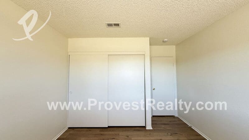 Victorville House: 13269 Llano Rd