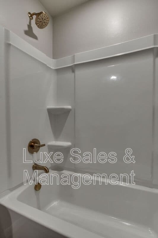 Edmond House: 400 Keiths Way