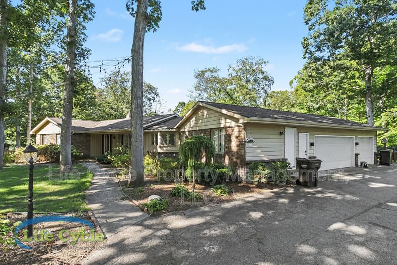 Hudsonville Condo: 4395 Shady Oak Court - 1