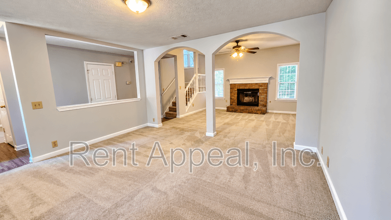 Loganville House: 4284 Fiddlers Bnd