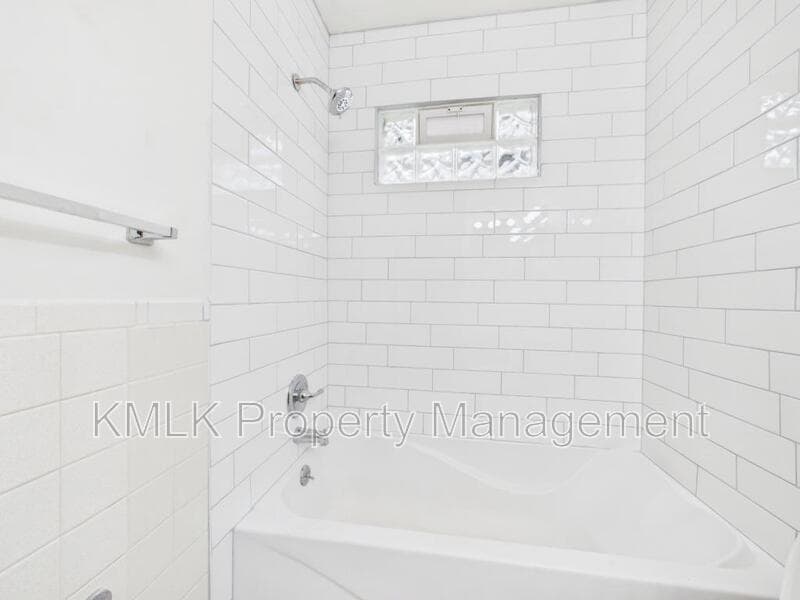 Akron House: 1622 Merrill Ave