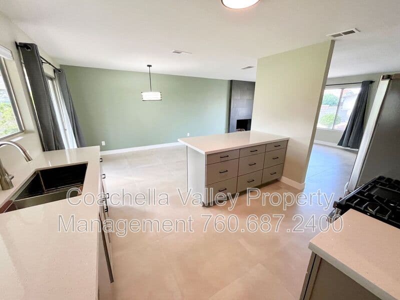 Palm Desert House: 76723 New York Ave